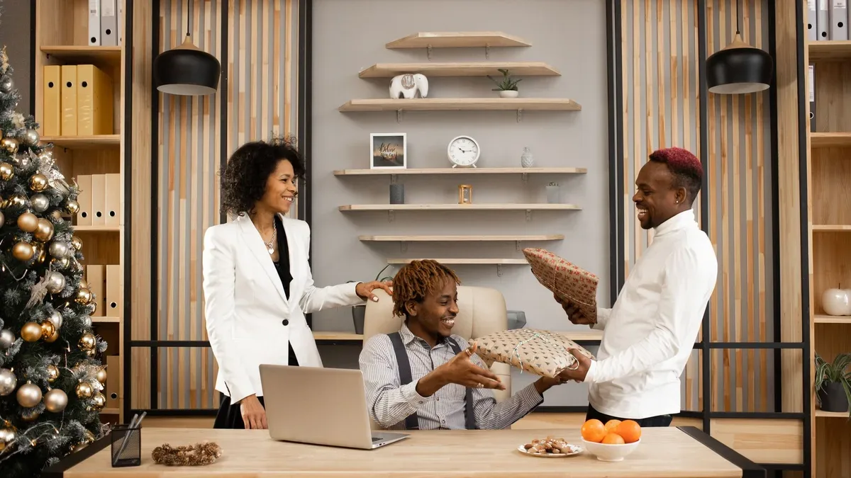 cadeau collegue de travail pas cher — Cadeau collègue de travail pas cher : comprendre et agir